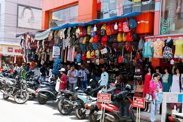 Guide to Shopping in Broadway Kerala for the Best Experience!